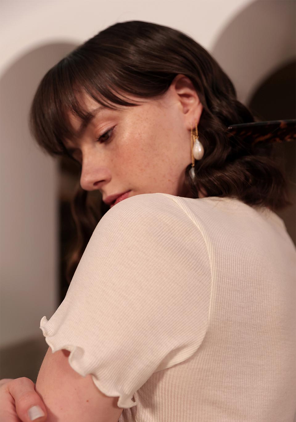 Boucle d'oreilles made in France en perles baroques. T-shirt femme made in France.