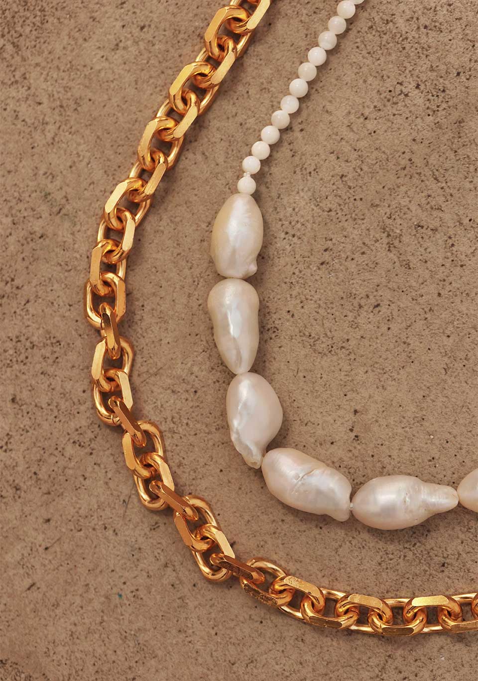 collier de cou et de jean made in France en chaîne laiton et perles baroques, cadeau femme, cadeau de noël femme, cadeau de saint valentin pour une femme