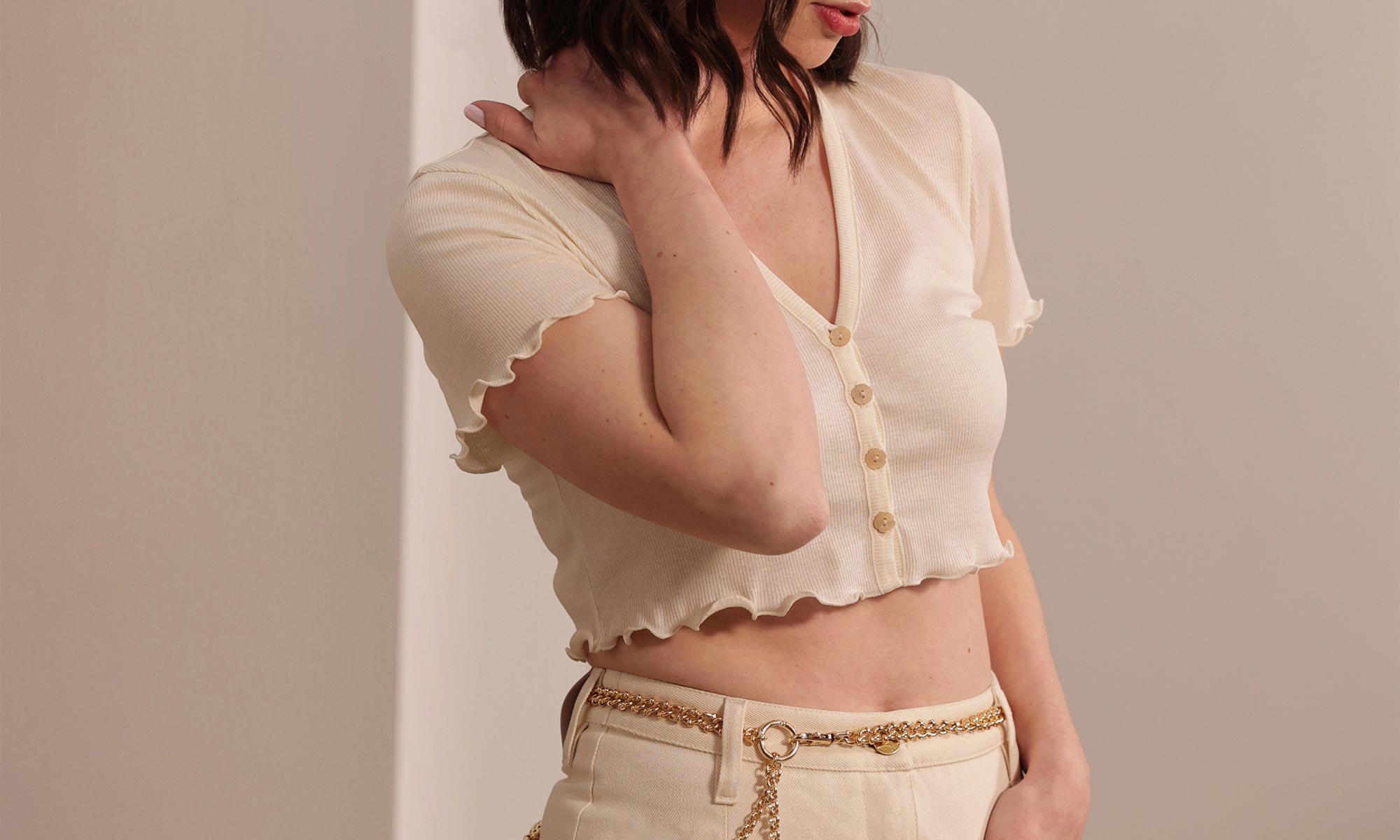 Un crop top en coton undyed