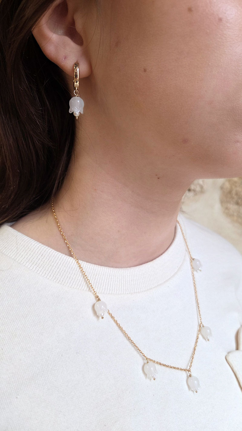 Collier Virginie Voncken en laiton doré, verre et perles d'eau douce. Bijoux assemblé à la main à Paris.